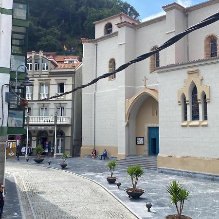 Apartamentos Urbanin I Plaza Ayuntamiento Cudillero Bagian luar foto