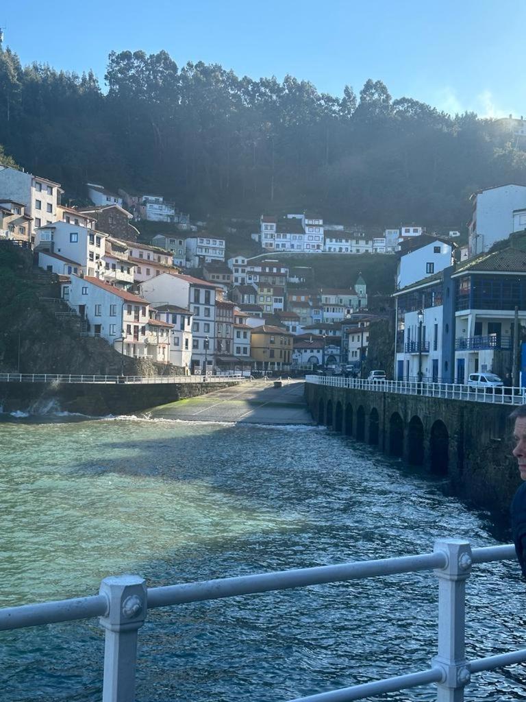 Apartamentos Urbanin I Plaza Ayuntamiento Cudillero Bagian luar foto
