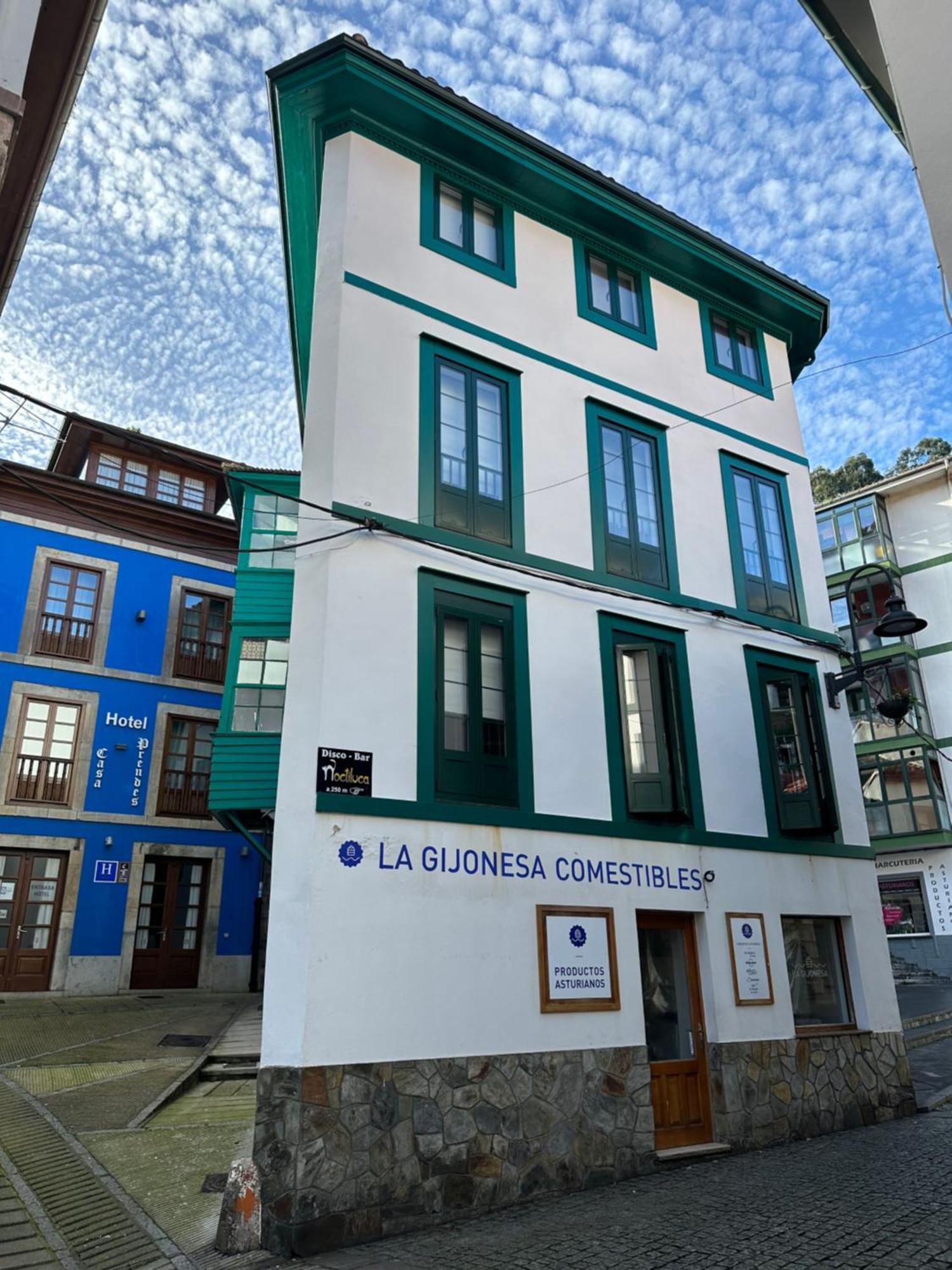 Apartamentos Urbanin I Plaza Ayuntamiento Cudillero Bagian luar foto