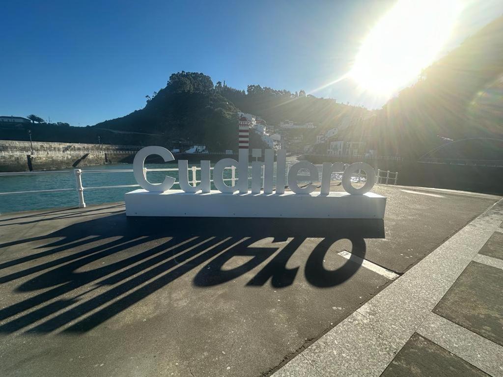Apartamentos Urbanin I Plaza Ayuntamiento Cudillero Bagian luar foto
